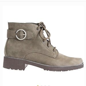 Munro 
Bradley II Moss Green Nubuck